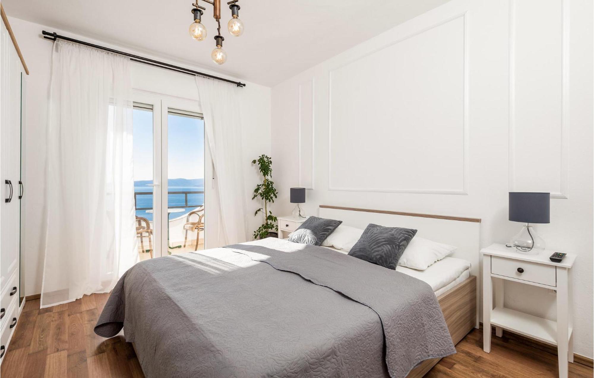 4 Bedroom Awesome Apartment In Свети-Юрай Экстерьер фото