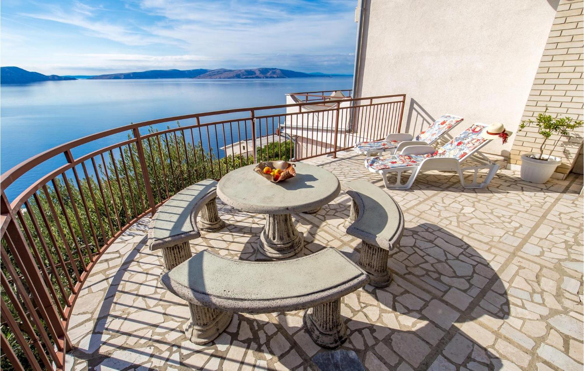 4 Bedroom Awesome Apartment In Свети-Юрай Экстерьер фото